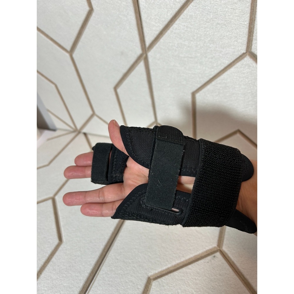 Mueller Thumb Stabilizer Wrist Brace Support Black Adjustable Left Right - Picture 3 of 6